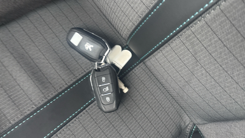 Peugeot 208 1.2 PureTech 100 Allure Premium 5dr Petrol Hatchback